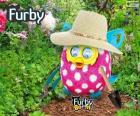 Komik Furby bahçıvan şapka ve bahçede çalışmak için Araçlar
